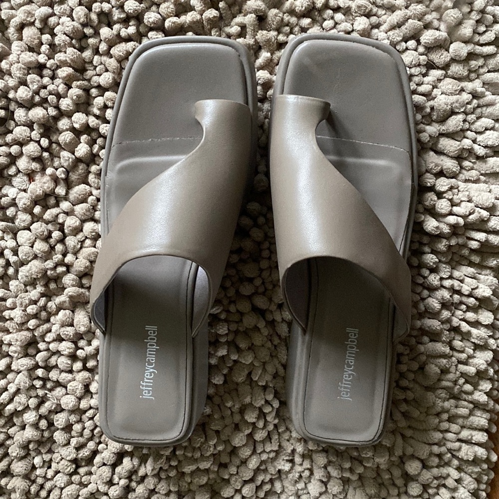 NWT Jeffrey Campbell Gray Toe Ring Platform Sandal Size 11